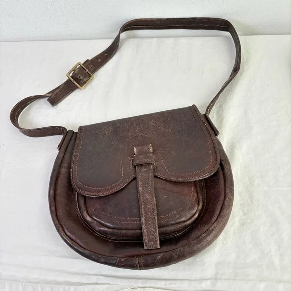 Vintage artisan handmade boho minimalist distressed genuine leather shoulder bag - Picture 14 of 17